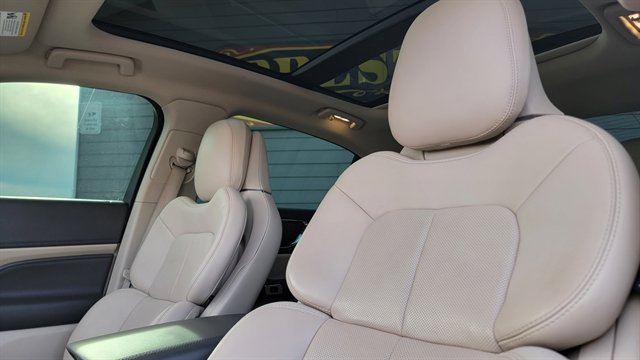 Used 2019 Lincoln Continental Reserve image 24