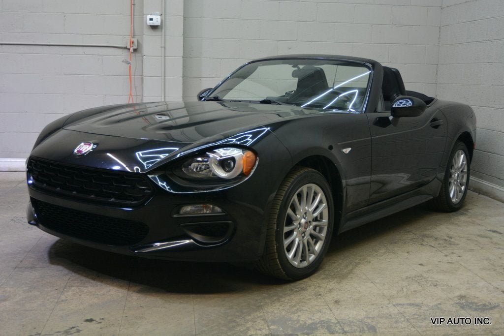 Used 2018 FIAT 124 Spider Classica w/ Technology & Siriusxm Group RWD image 2
