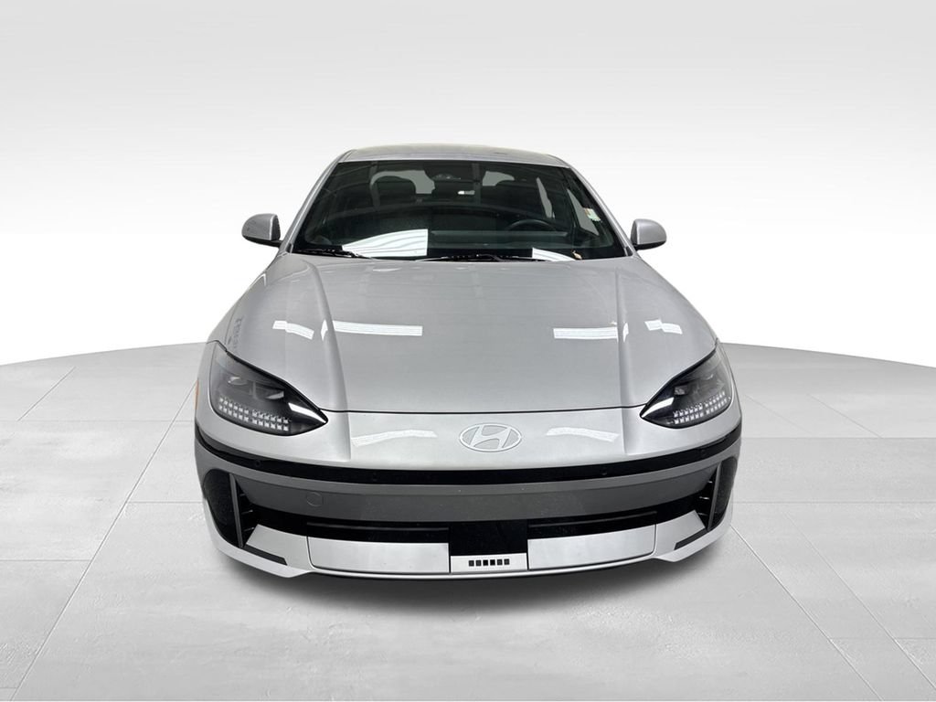 Used 2024 Hyundai Ioniq 6 SE RWD image 2