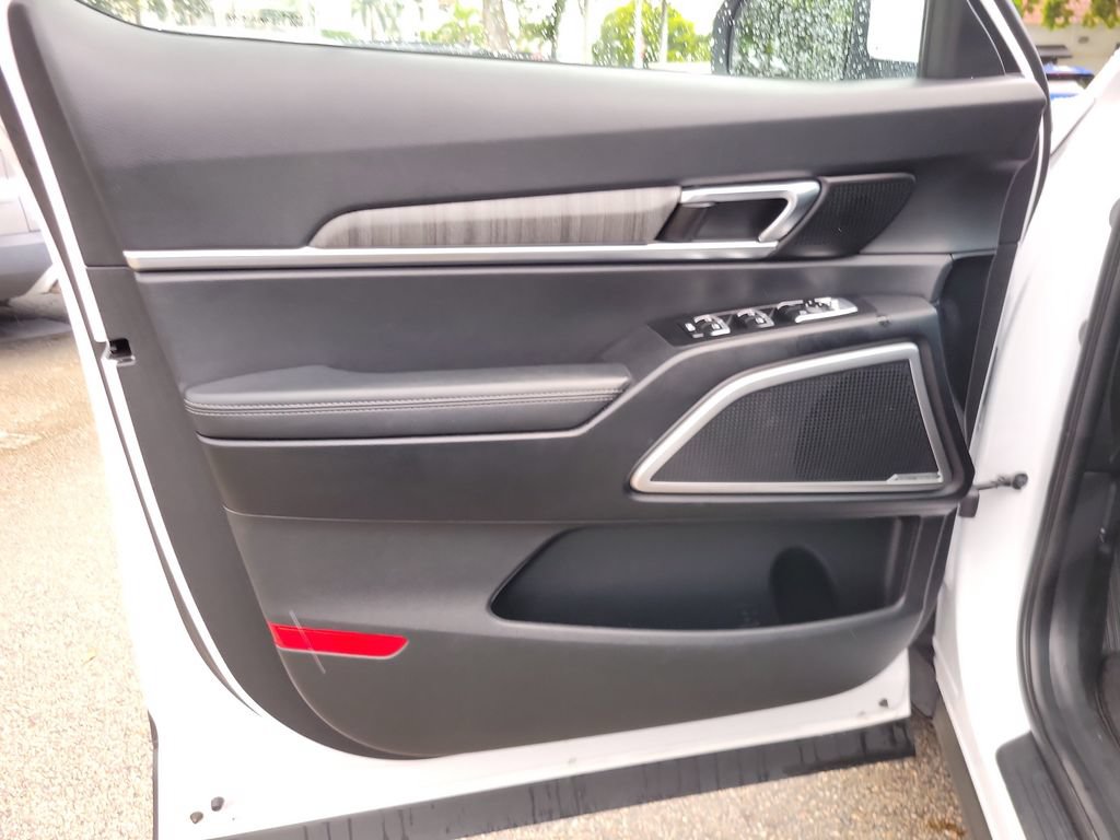 Certified 2024 Kia Telluride EX w/ EX Captain's Chair Package FWD image 19