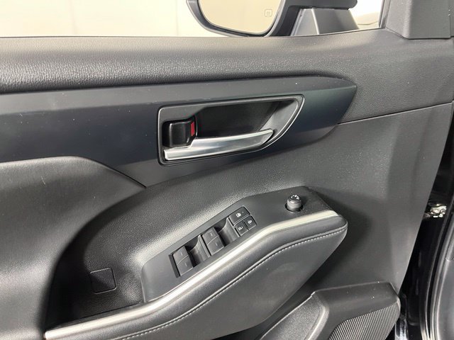 Used 2022 Toyota Highlander XLE AWD/4WD image 13