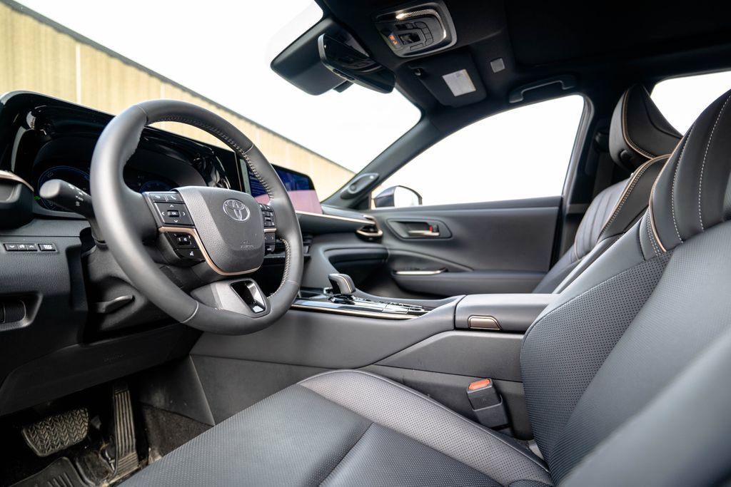 Used 2026 Toyota Crown Limited w/ Advanced Technology Package image 5