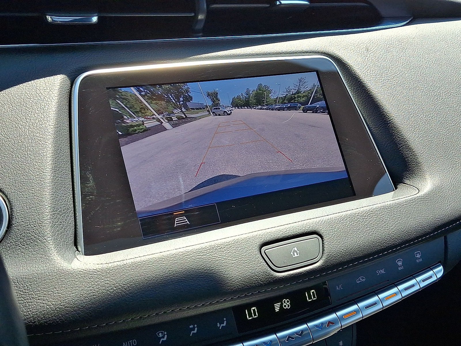 Used 2023 Cadillac XT4 Luxury w/ LPO, Onyx Lite Package AWD/4WD image 15
