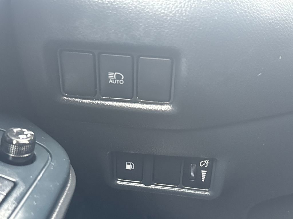 Used 2021 Toyota C-HR LE image 30