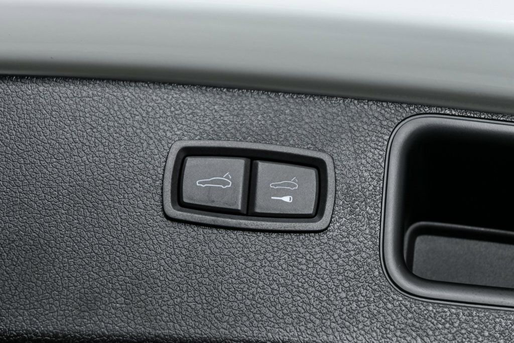 New 2026 Porsche Macan image 32