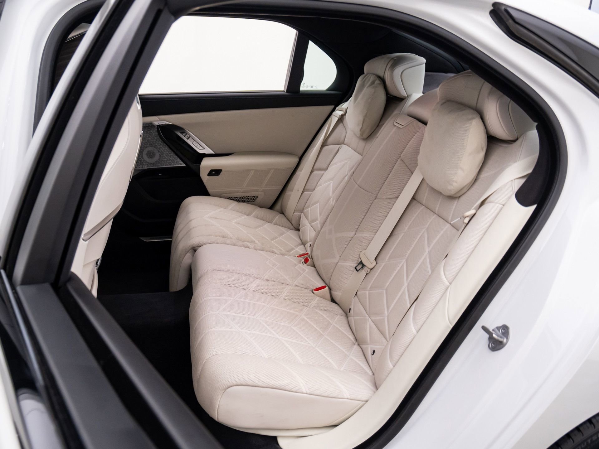 Certified 2024 BMW 760i xDrive image 18