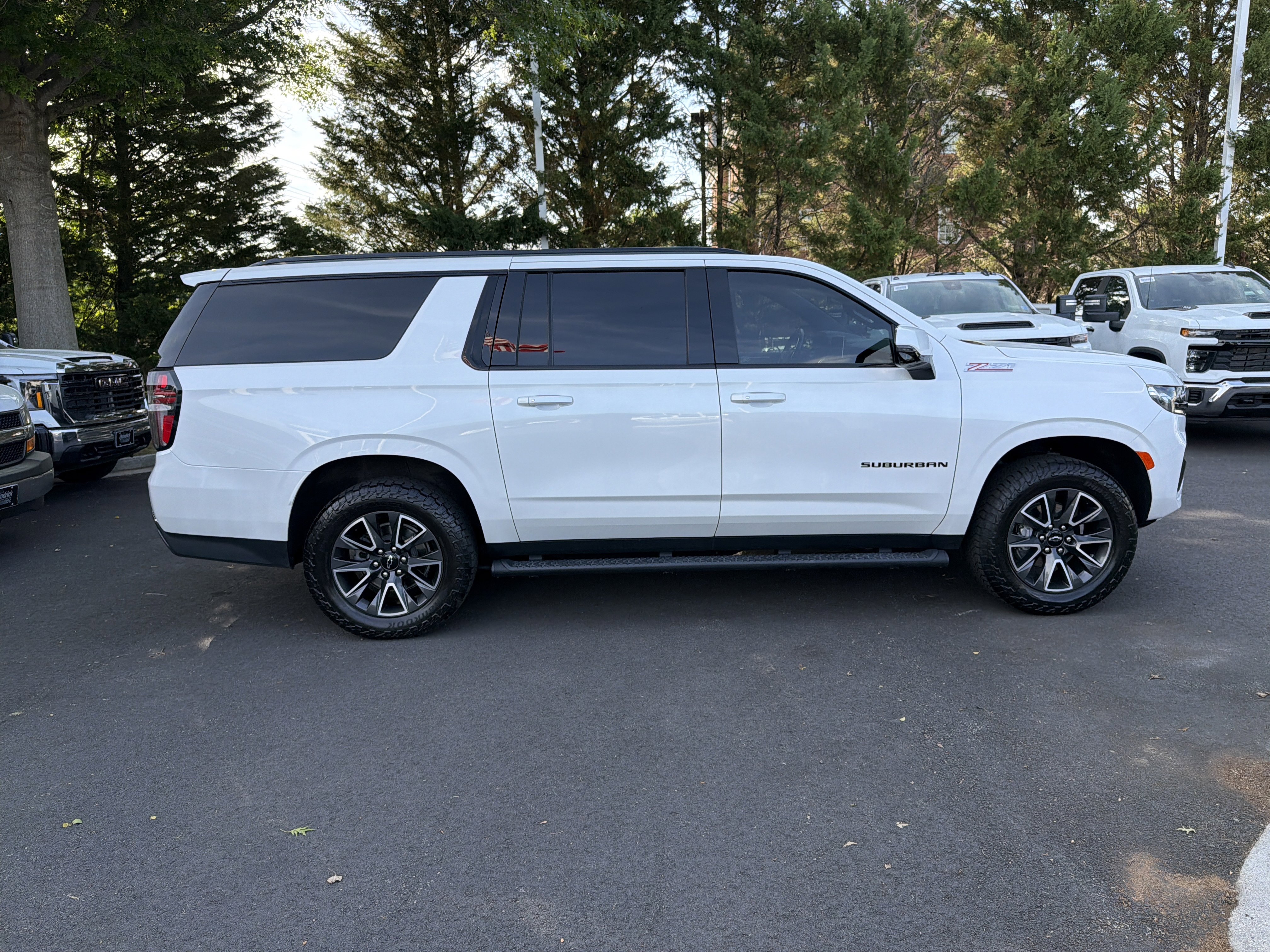 Used 2022 Chevrolet Suburban Z71 w/ Luxury Package AWD/4WD image 11