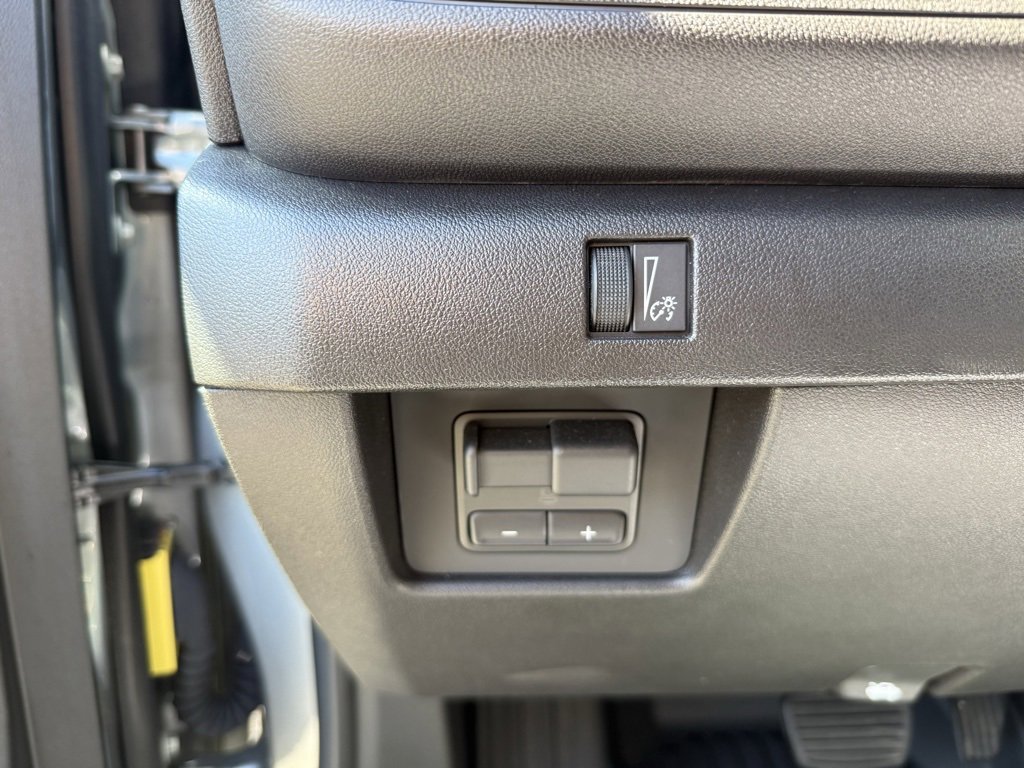 Used 2024 Chevrolet Colorado Trail Boss w/ Technology Package image 17