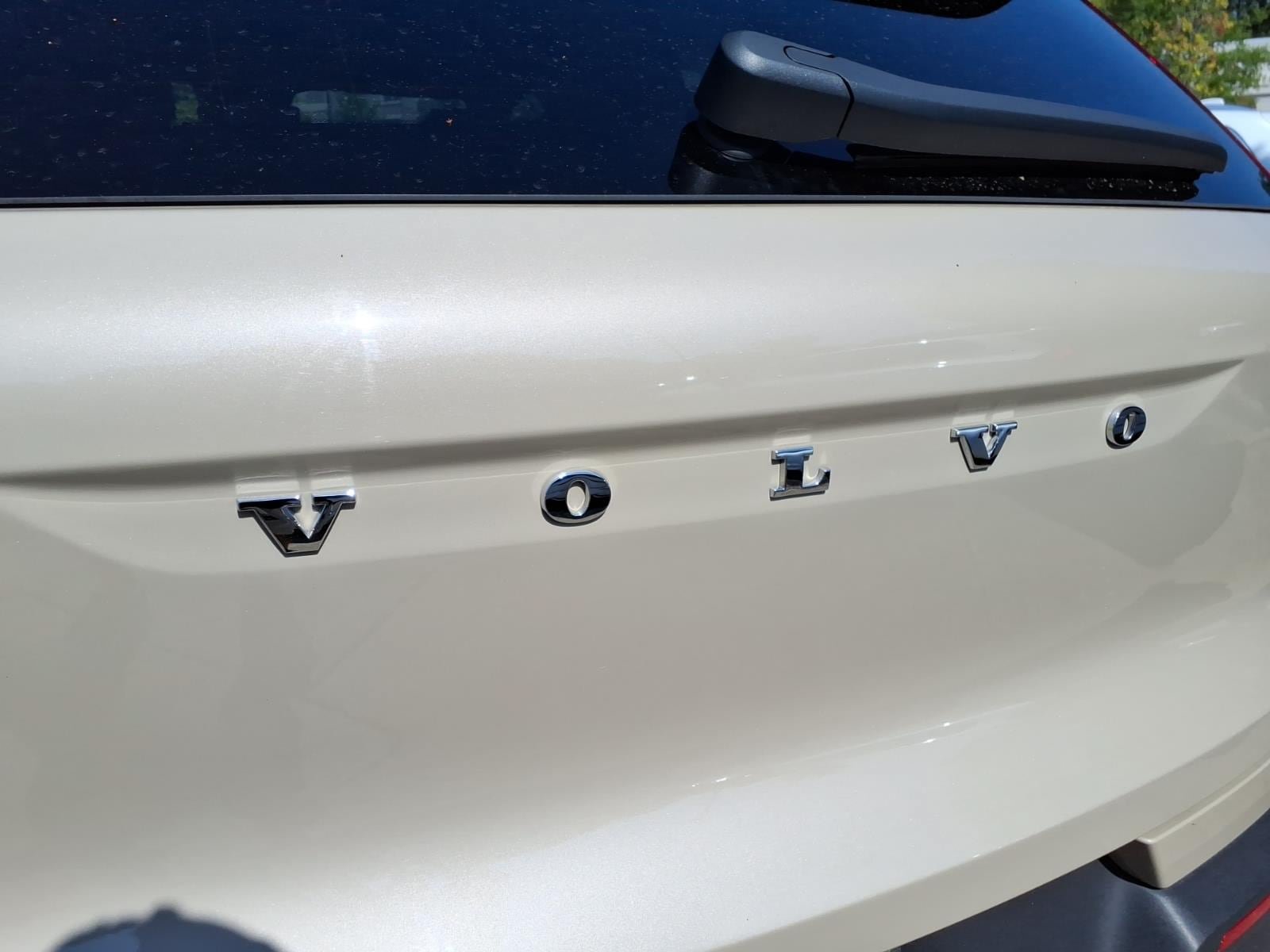 Certified 2025 Volvo EX40 Ultra AWD/4WD image 6