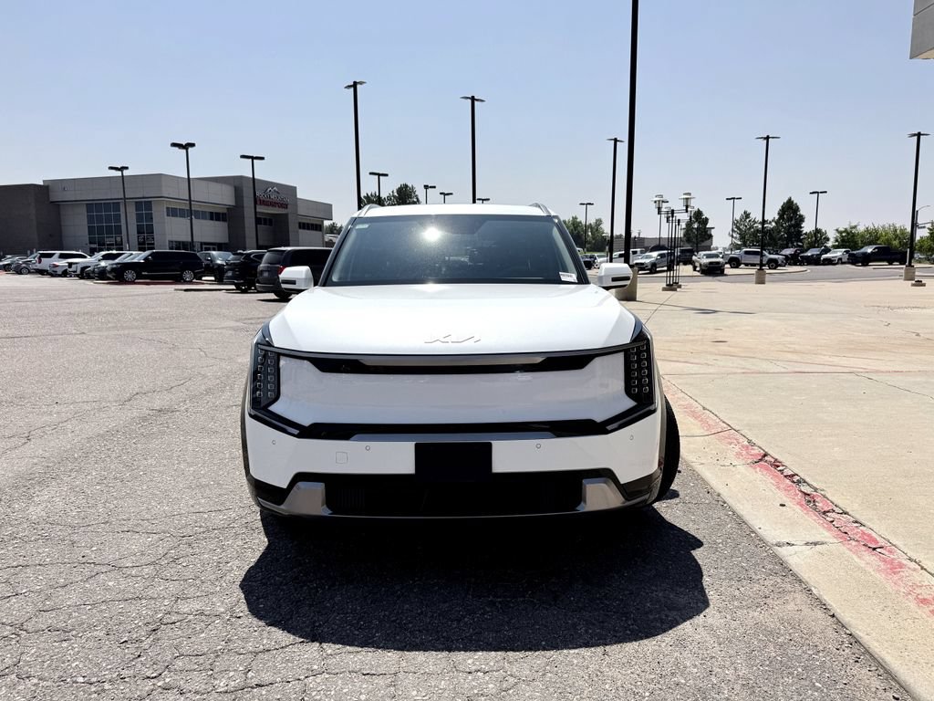 Used 2024 Kia EV9 Land AWD/4WD image 3
