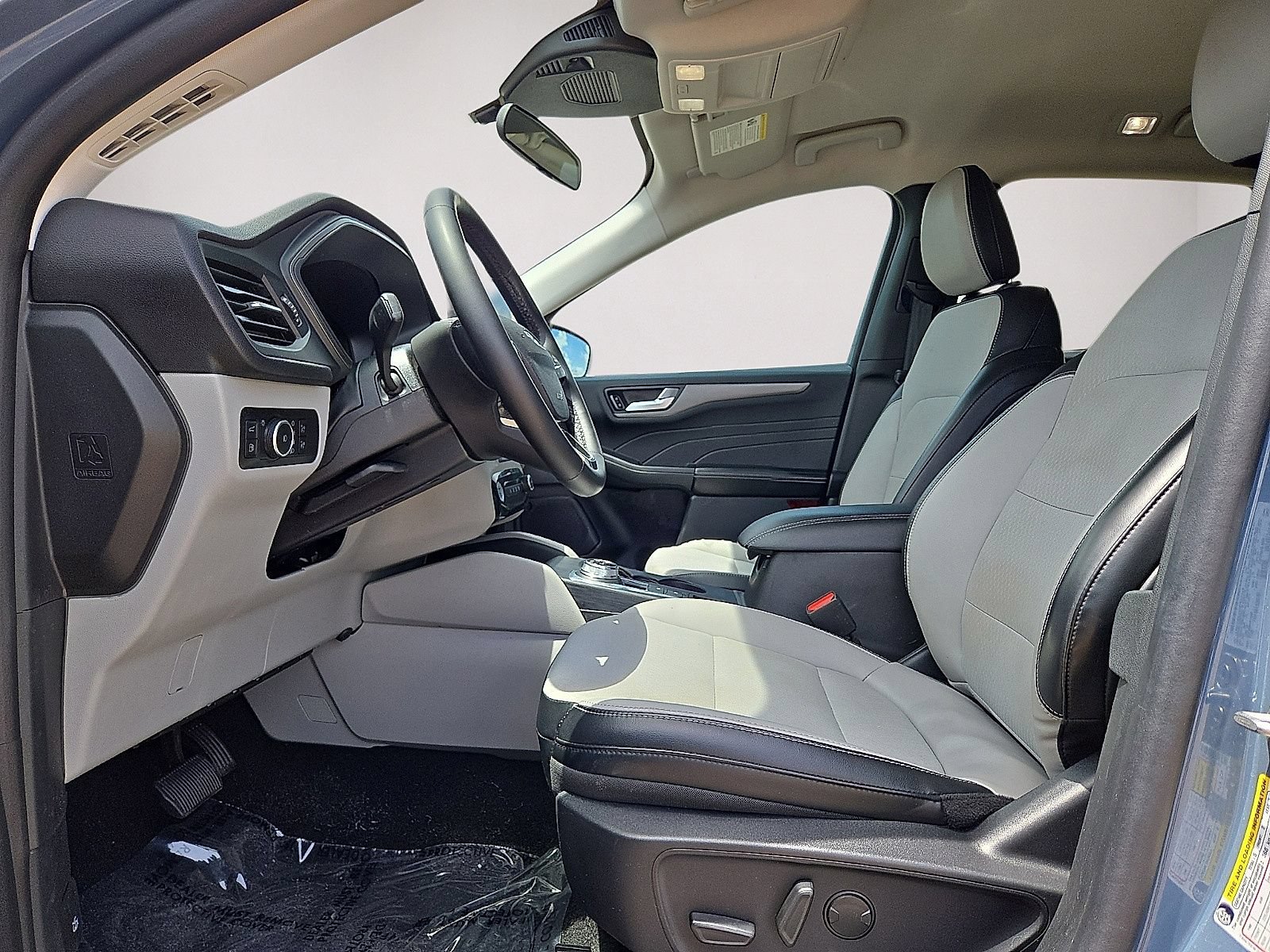 Used 2025 Ford Escape SE FWD image 23