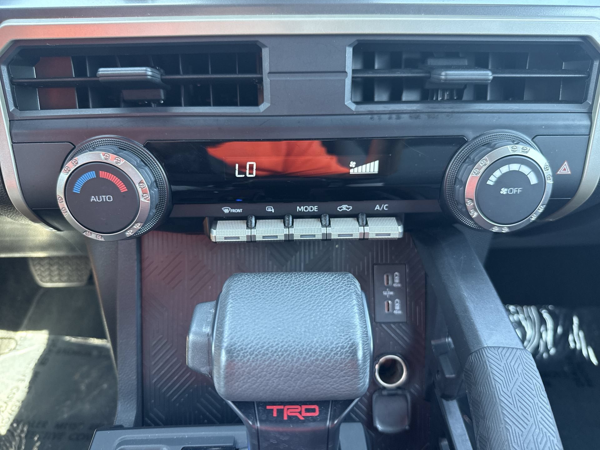 Certified 2025 Toyota Tacoma TRD Off-Road AWD/4WD image 16