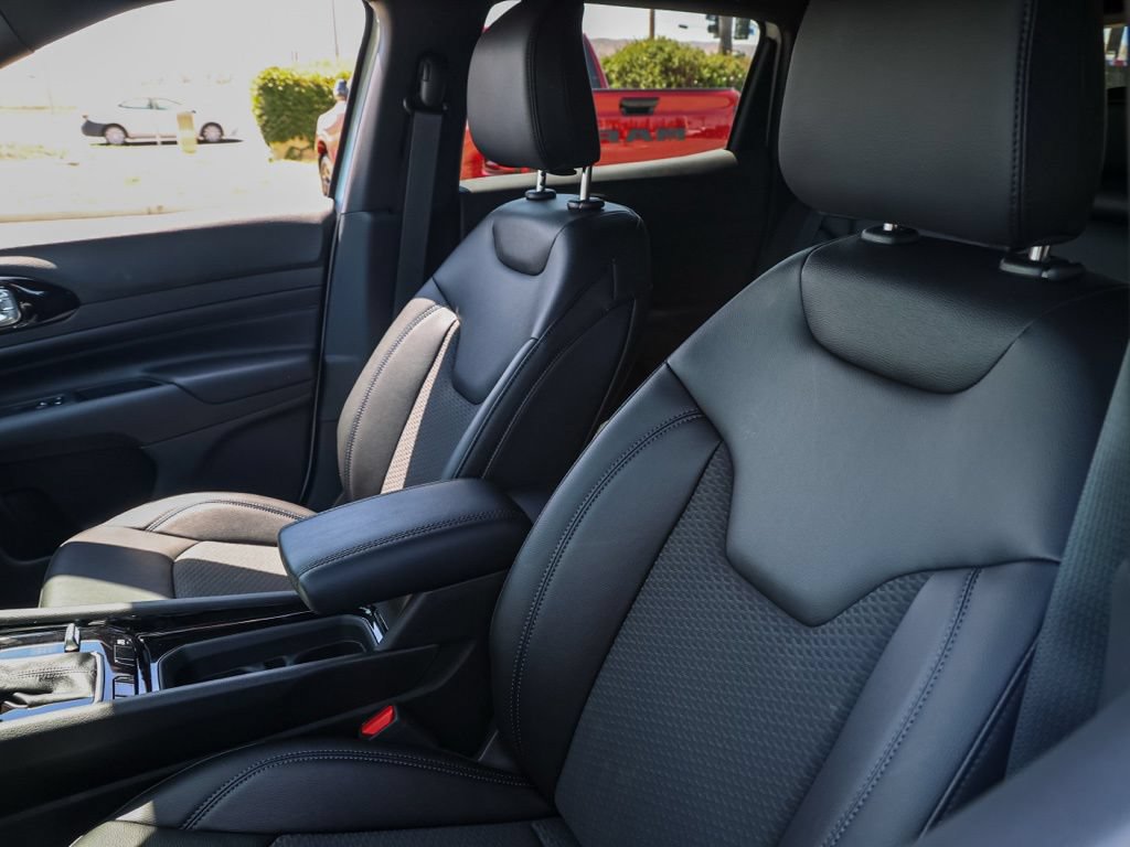 New 2026 Jeep Compass Latitude AWD/4WD image 15