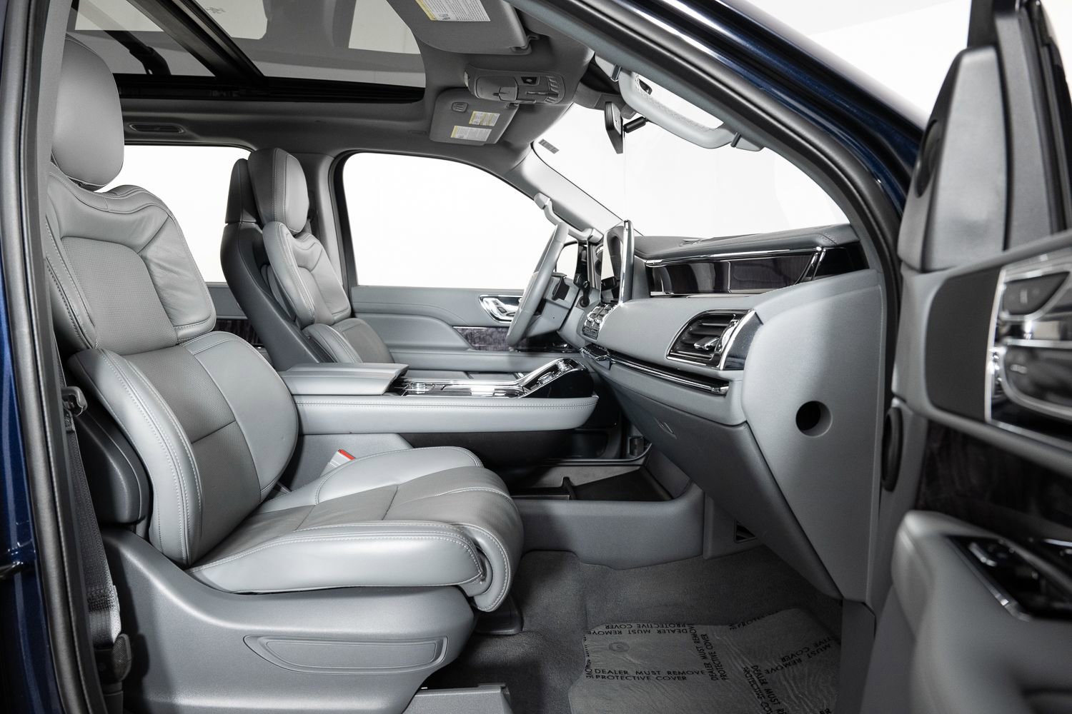 Used 2021 Lincoln Navigator Reserve w/ Cargo Convenience Package image 30