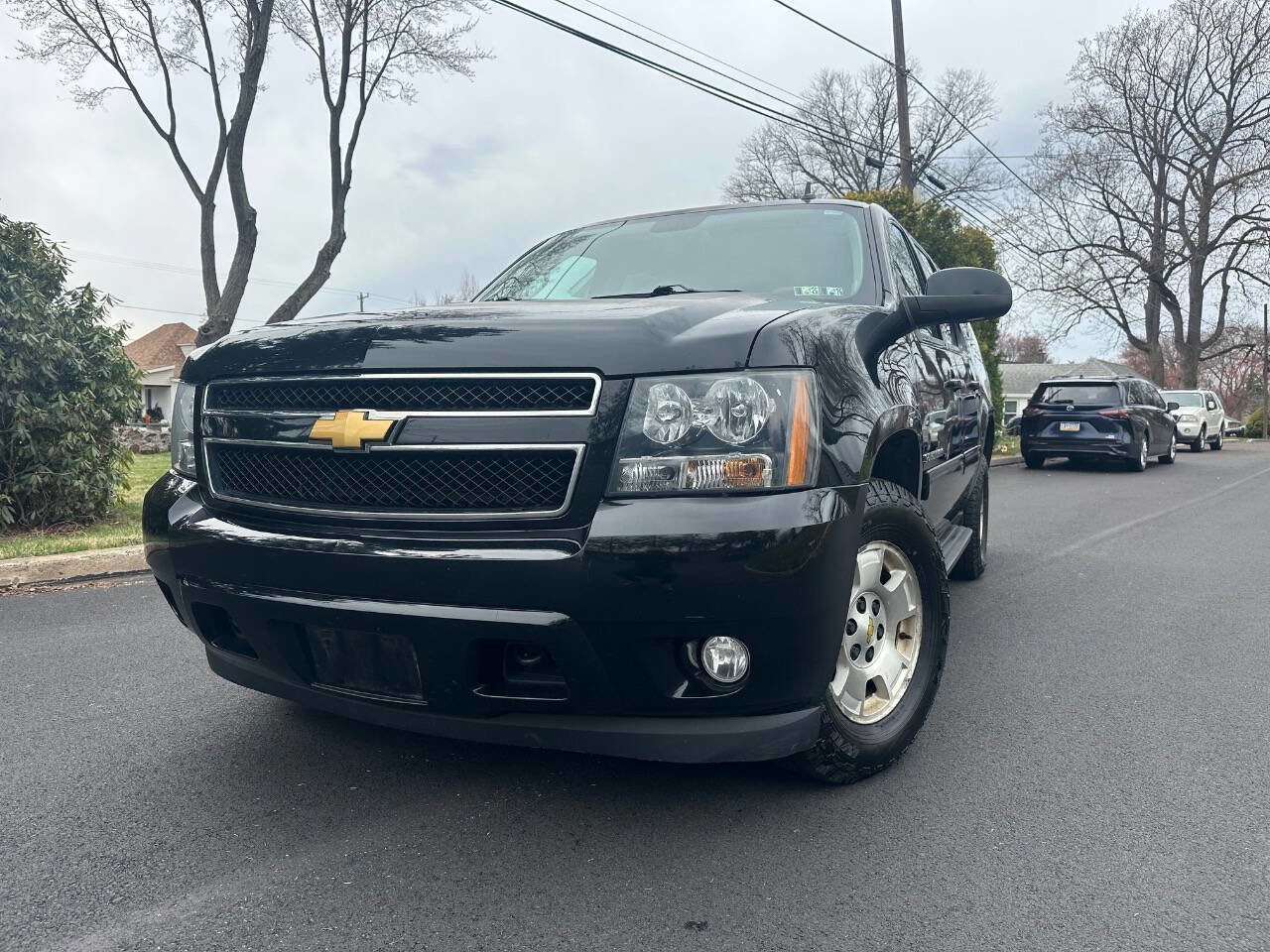 Used 2013 Chevrolet Suburban LT image 2