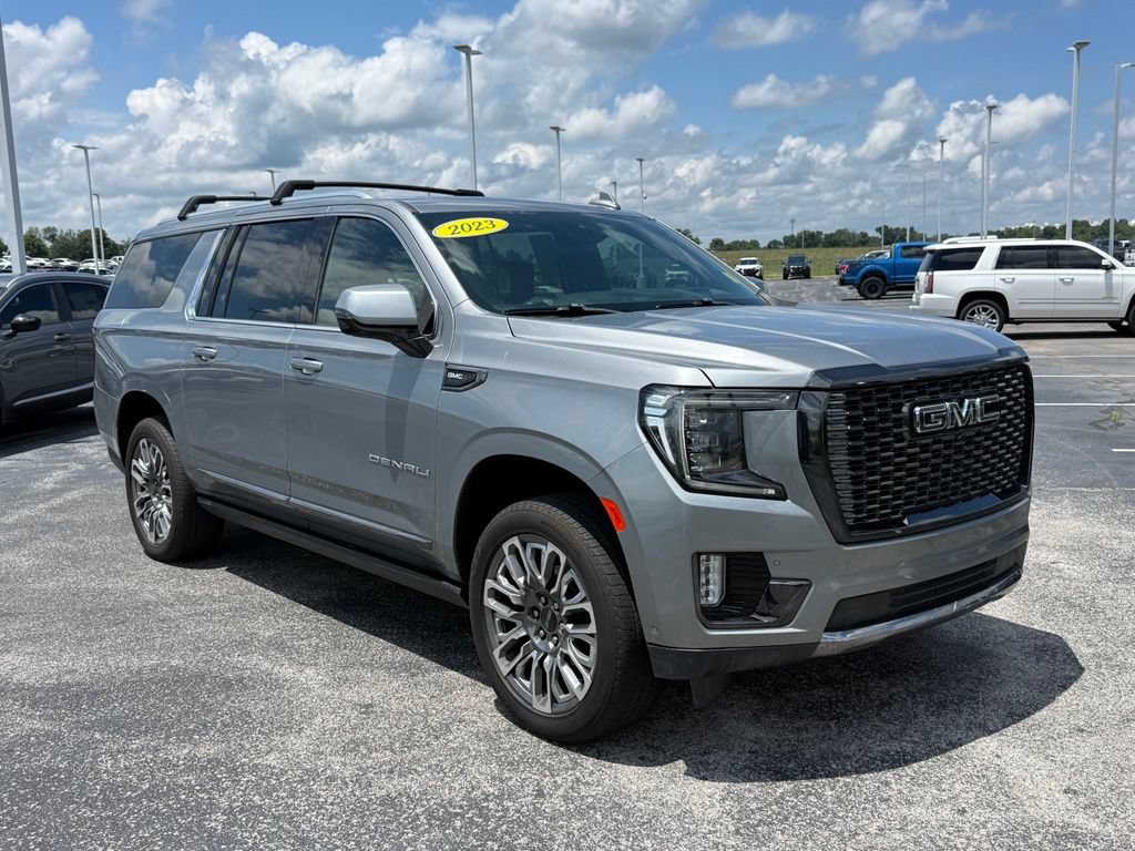 Used 2023 GMC Yukon XL Denali Ultimate AWD/4WD image 2
