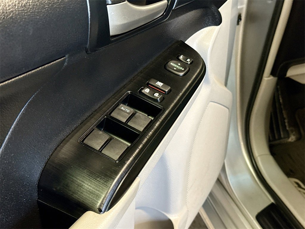 Used 2013 Toyota Camry LE image 18