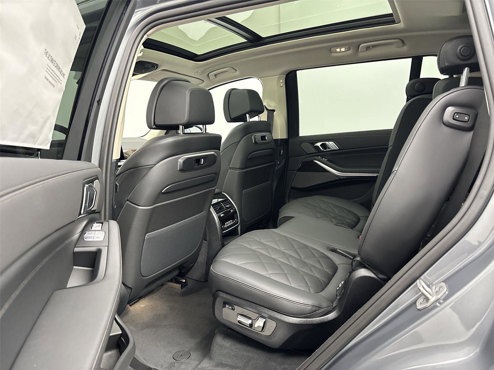 New 2026 BMW X7 xDrive40i w/ Premium Package image 29