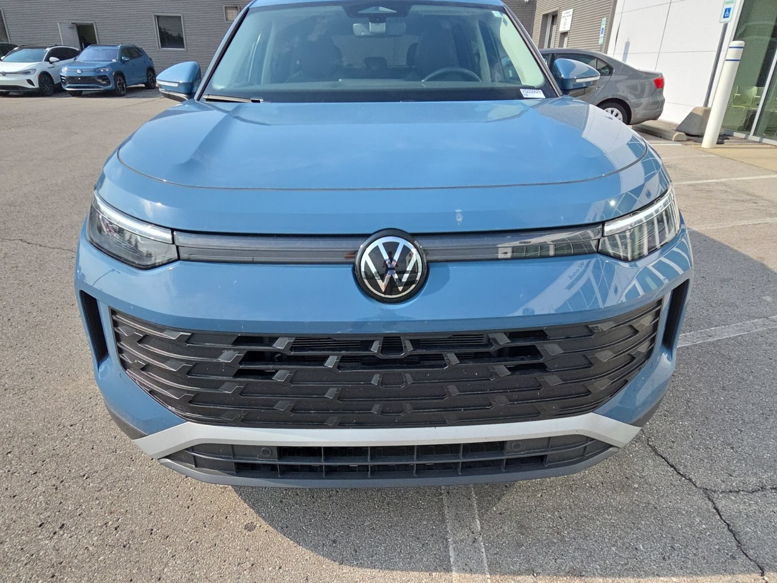 Certified 2026 Volkswagen Tiguan SE w/ Panoramic Sunroof Package FWD image 4