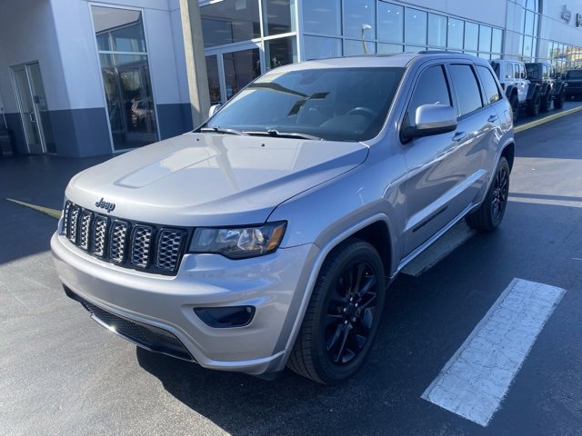 Used 2019 Jeep Grand Cherokee Altitude image 4