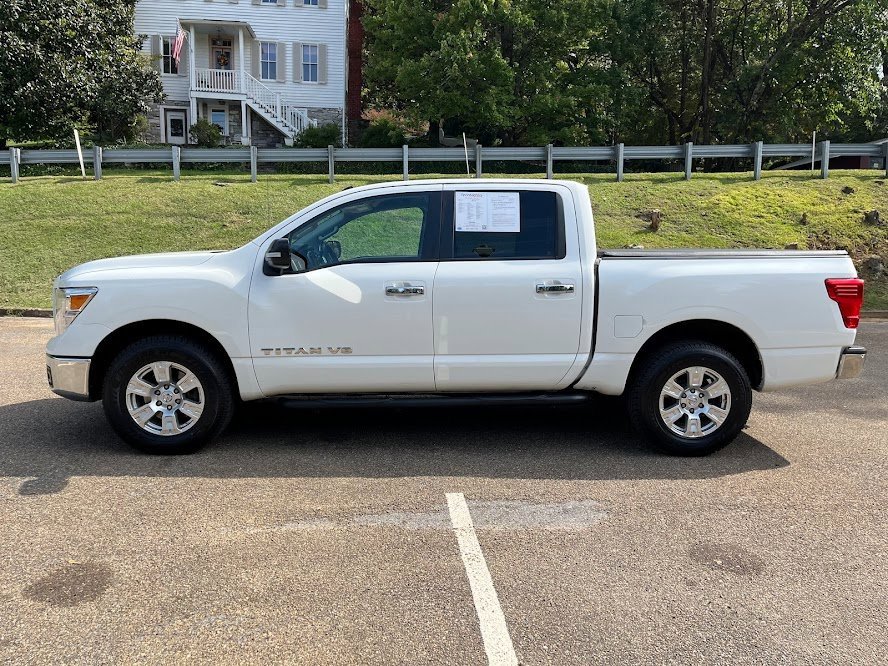 Used 2019 Nissan Titan SV image 21