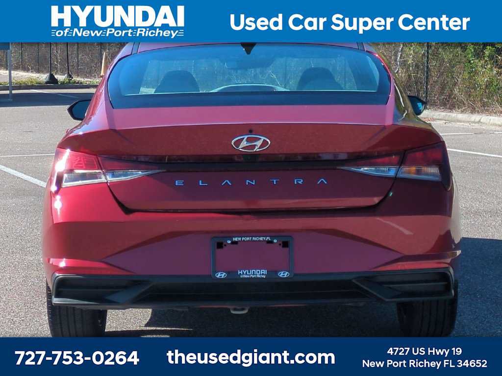 Used 2023 Hyundai Elantra SEL w/ Convenience Package FWD image 4