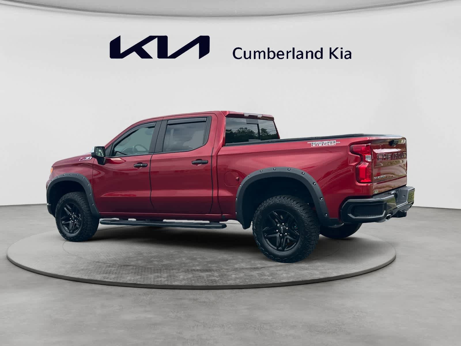 Used 2024 Chevrolet Silverado 1500 LT Trail Boss w/ Convenience Package II AWD/4WD image 3