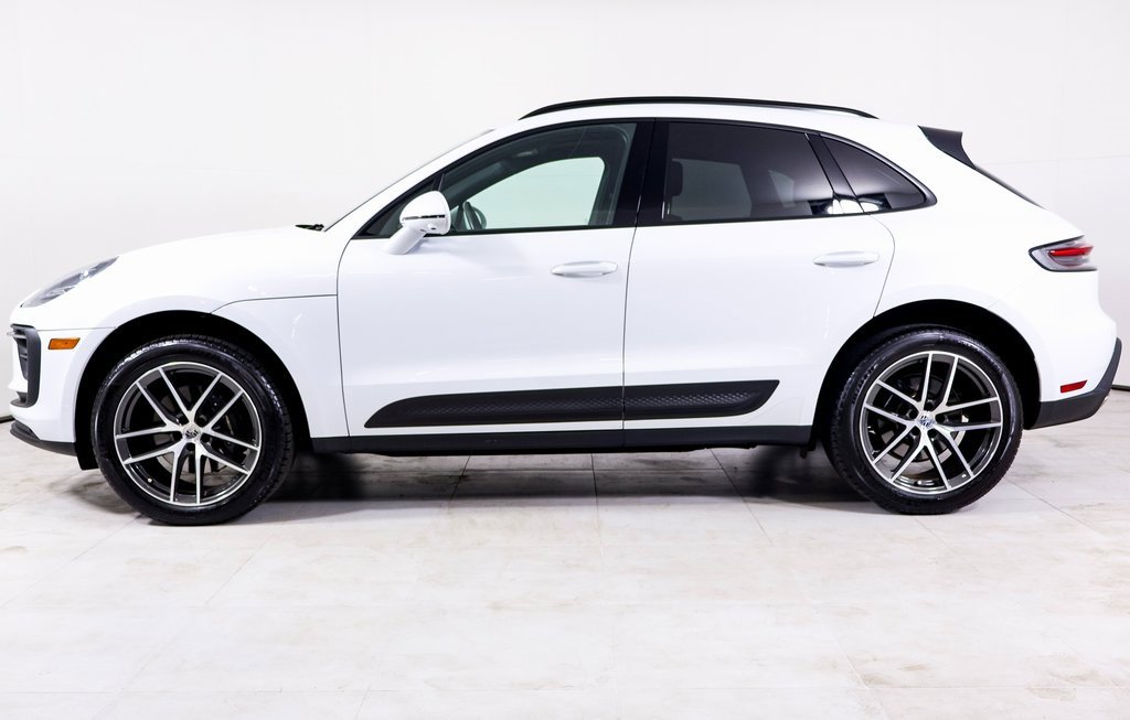 Certified 2024 Porsche Macan w/ Premium Plus Package image 2