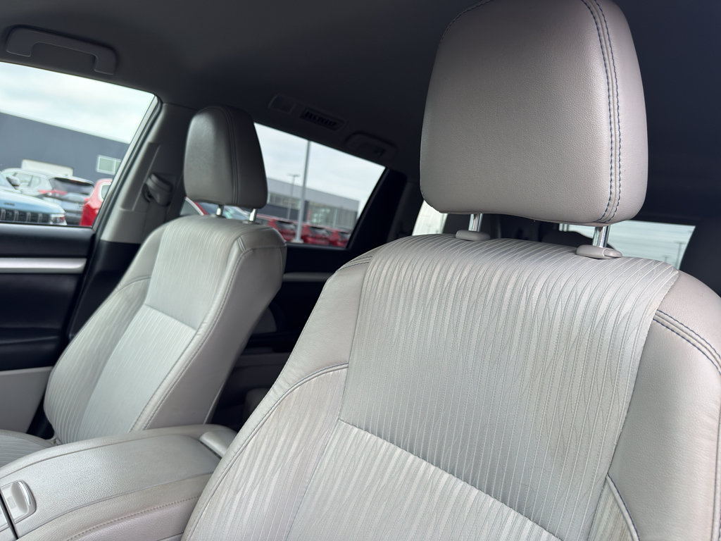 Used 2019 Toyota Highlander Plus AWD/4WD image 27