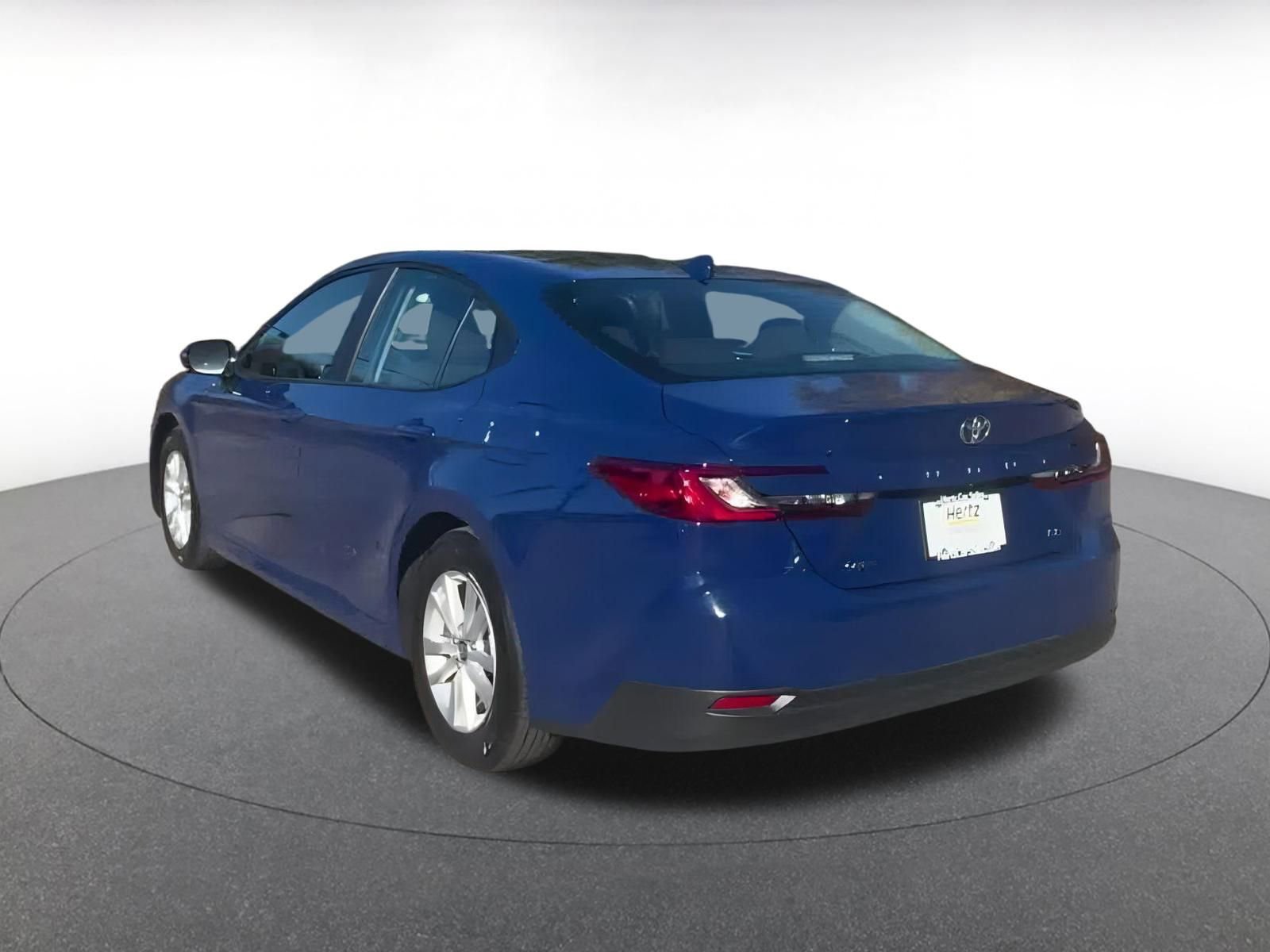 Used 2025 Toyota Camry LE image 10