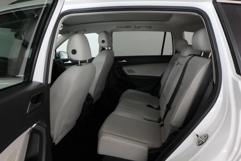 Used 2021 Volkswagen Tiguan SE w/ Panoramic Sunroof Package AWD/4WD image 38
