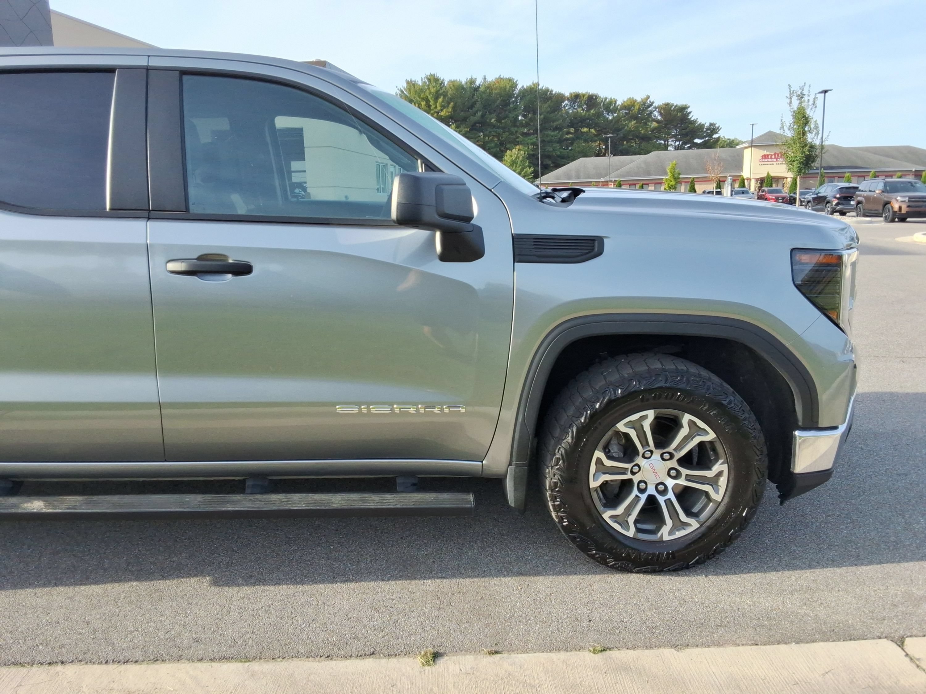 Used 2023 GMC Sierra 1500 Pro w/ Pro Value Package AWD/4WD image 16