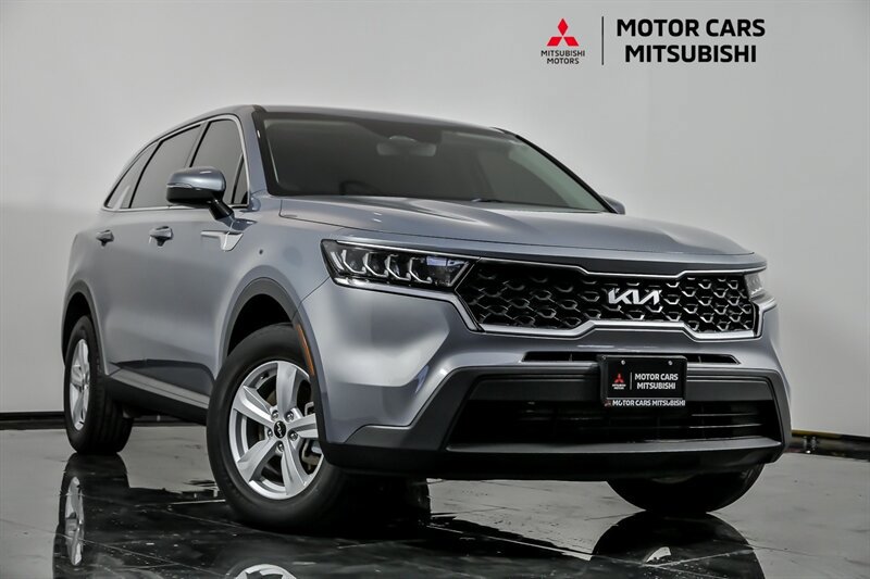Used 2022 Kia Sorento LX AWD/4WD image 1