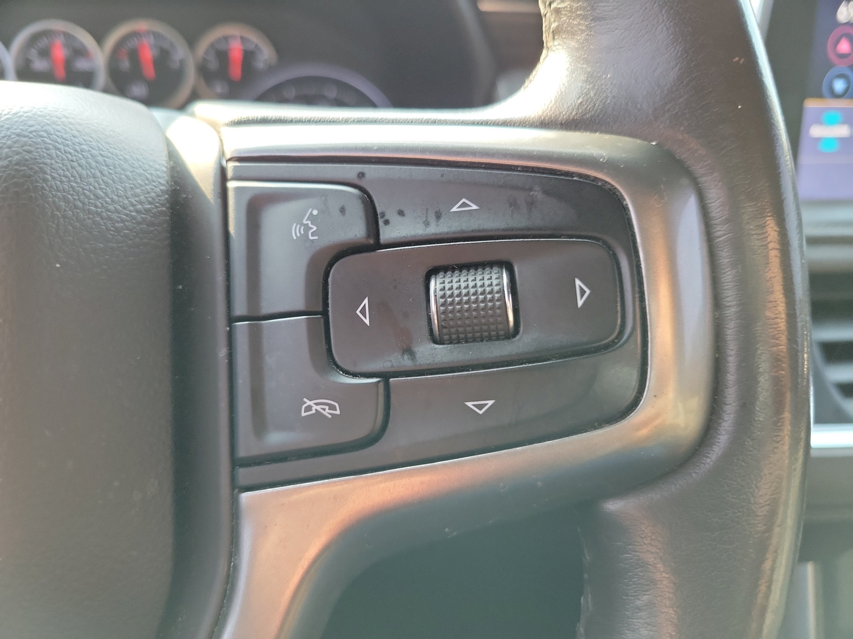 Used 2021 Chevrolet Suburban LT RWD image 23