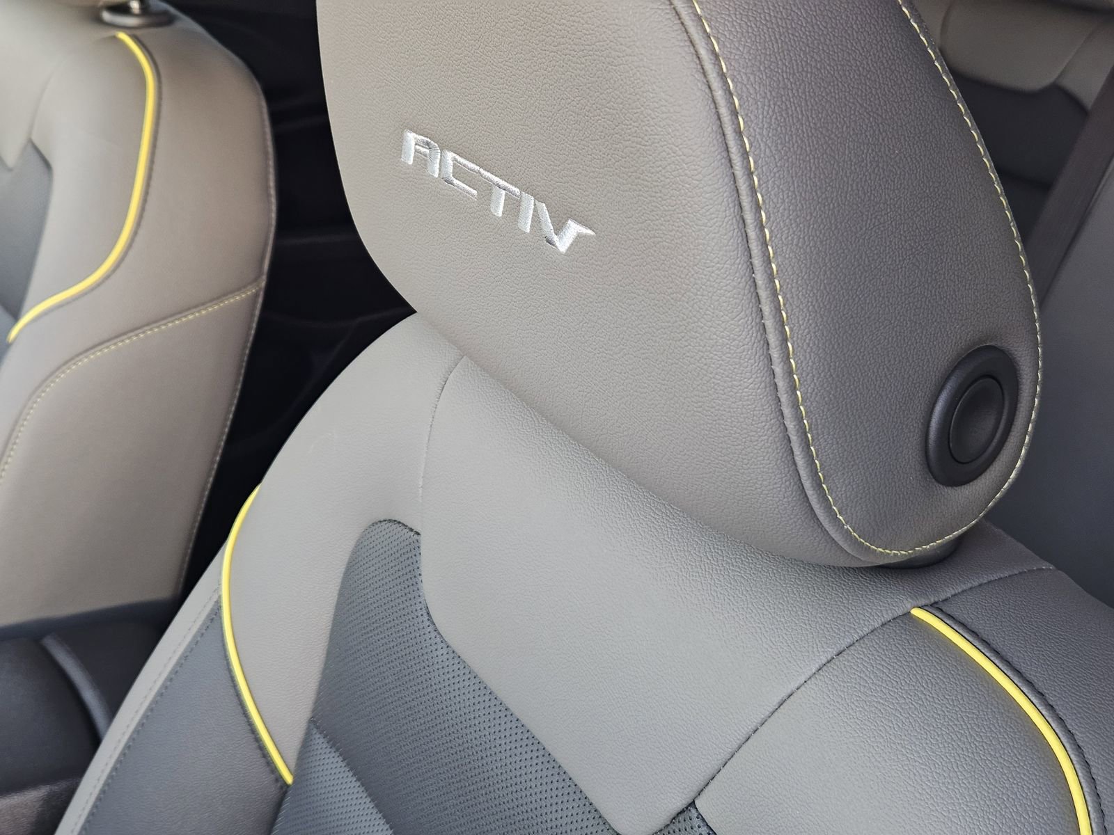 New 2026 Chevrolet Trax ACTIV w/ Sunroof Package image 25