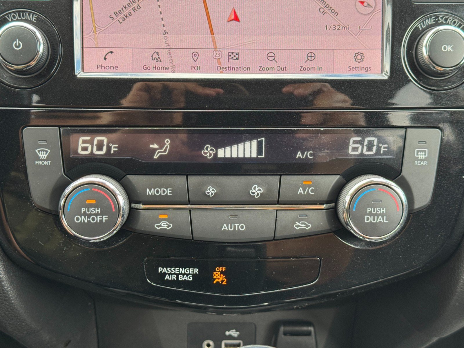 Used 2019 Nissan Rogue SV w/ Premium Package FWD image 27