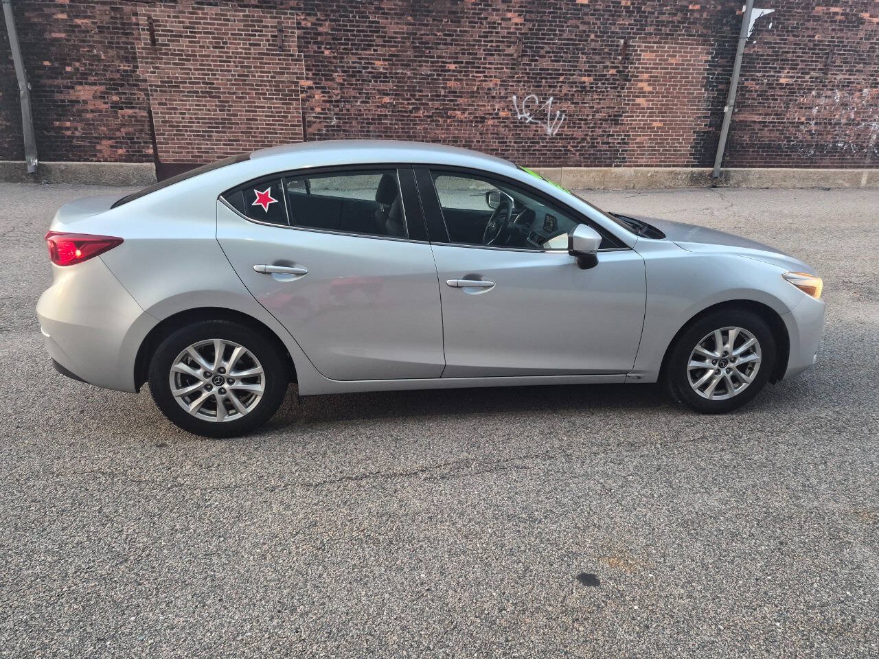Used 2017 MAZDA MAZDA3 Sport w/ Preferred Equipment Package FWD image 4
