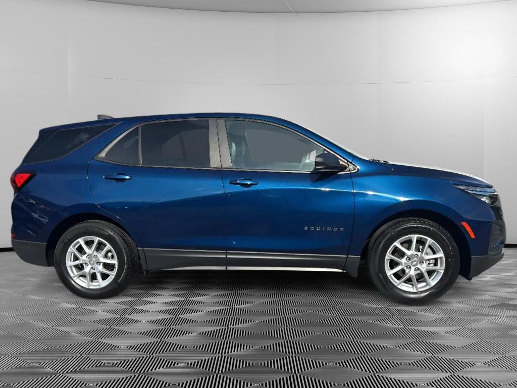 Used 2023 Chevrolet Equinox LS w/ LS Convenience Package FWD image 6