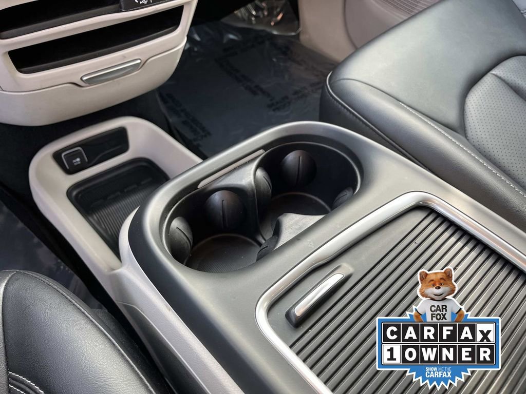 Used 2024 Chrysler Pacifica Select image 33