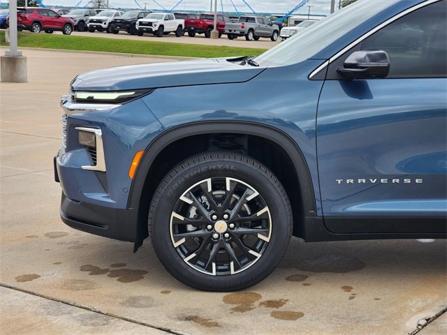 New 2025 Chevrolet Traverse LT w/ Enhanced Driving Package image 8