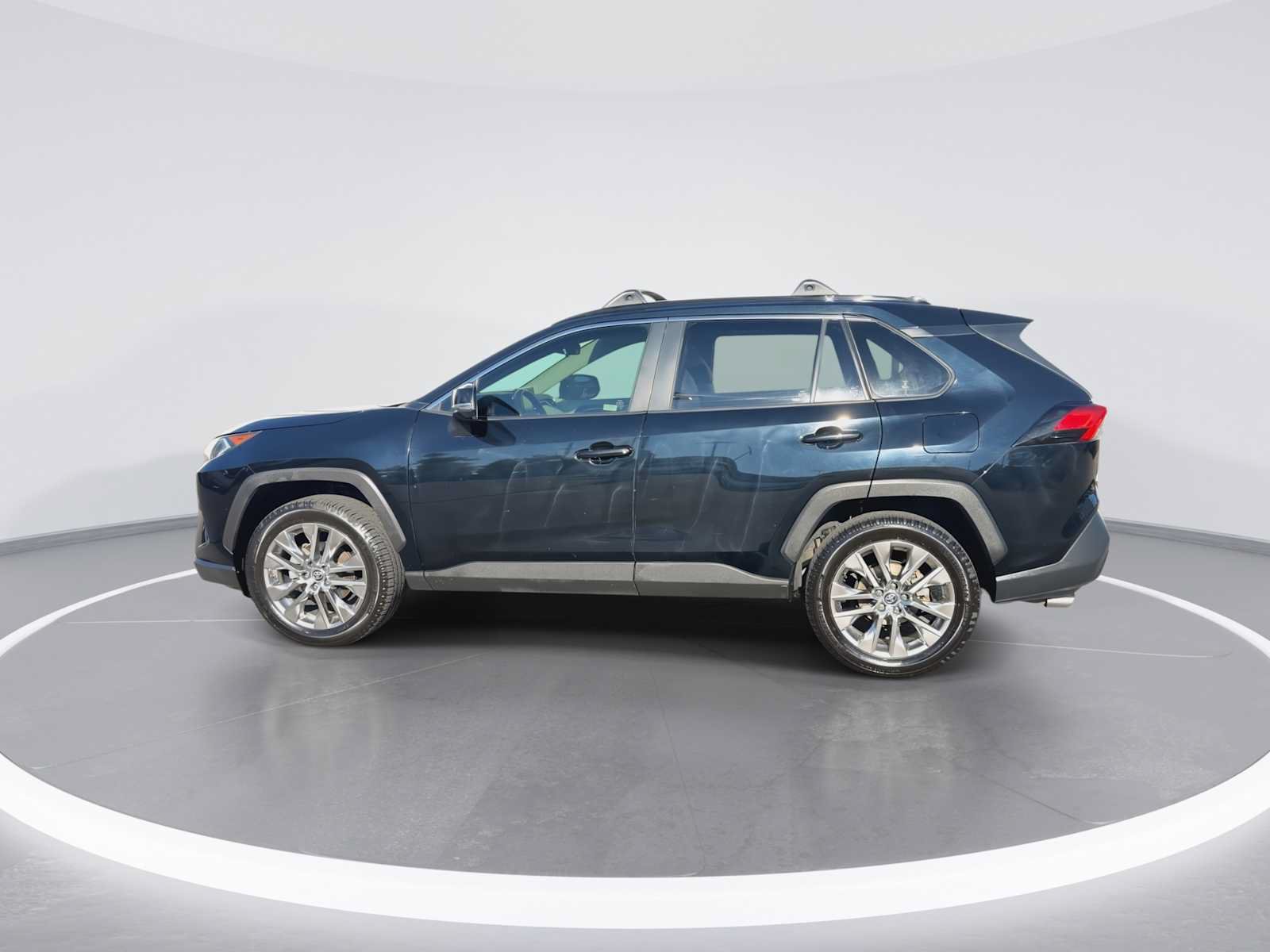 Certified 2019 Toyota RAV4 XLE Premium w/ Cold Weather Package AWD/4WD image 5