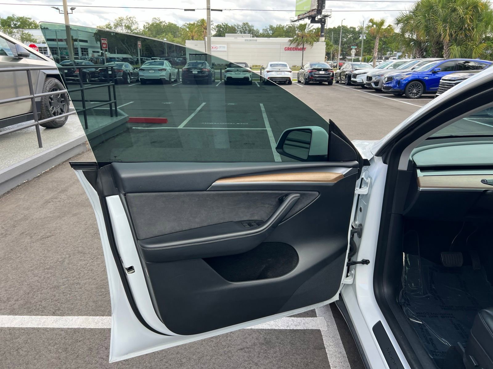 Used 2023 Tesla Model Y Long Range AWD/4WD image 30