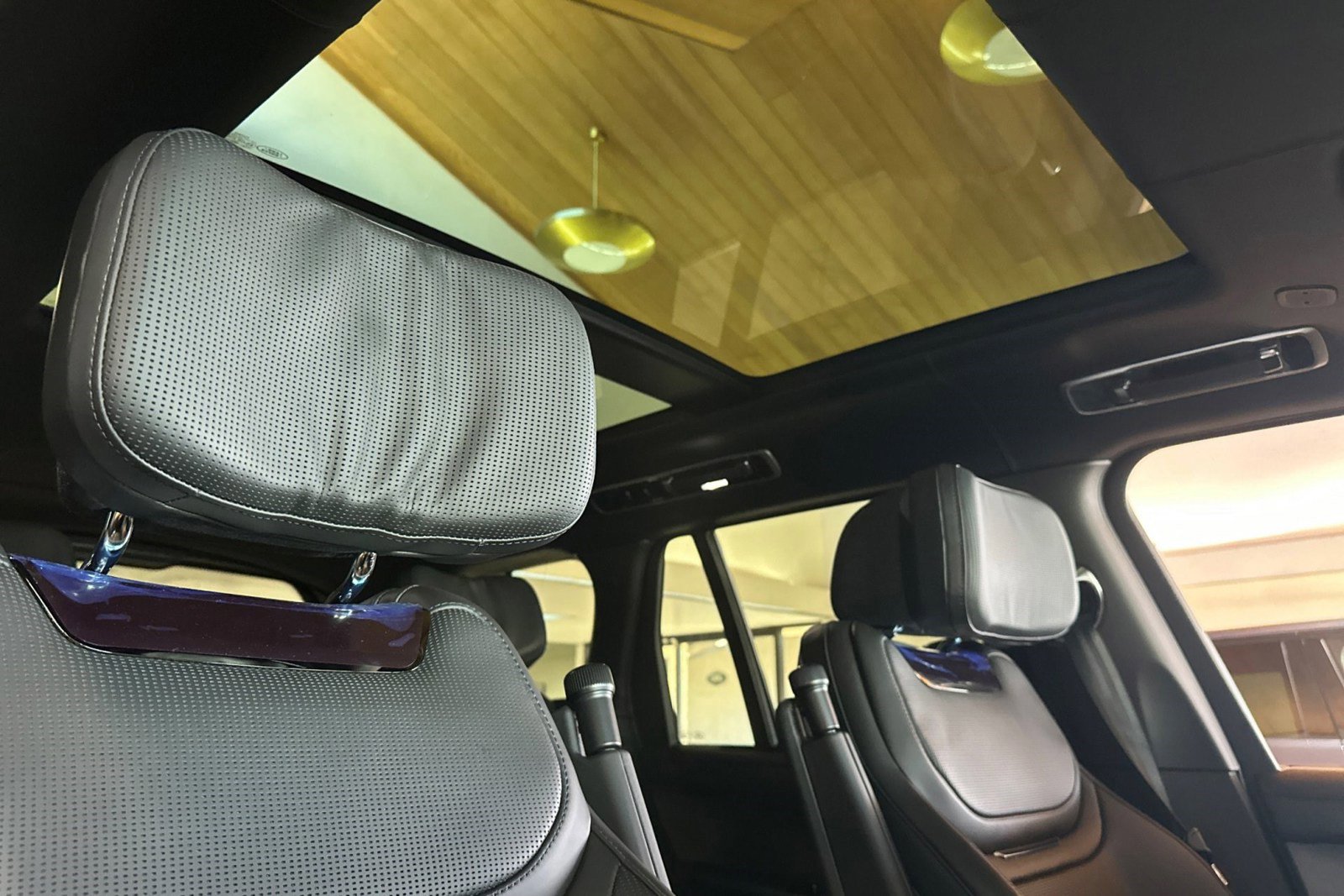 New 2026 Land Rover Range Rover SV image 20