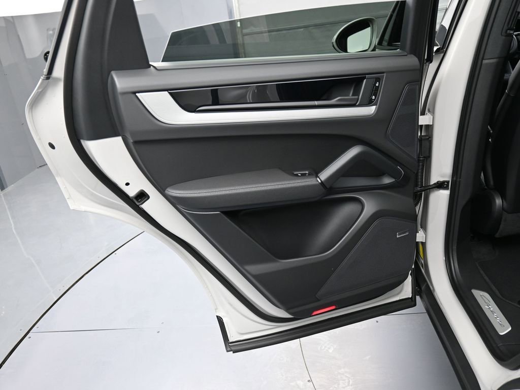 New 2026 Porsche Cayenne S image 24
