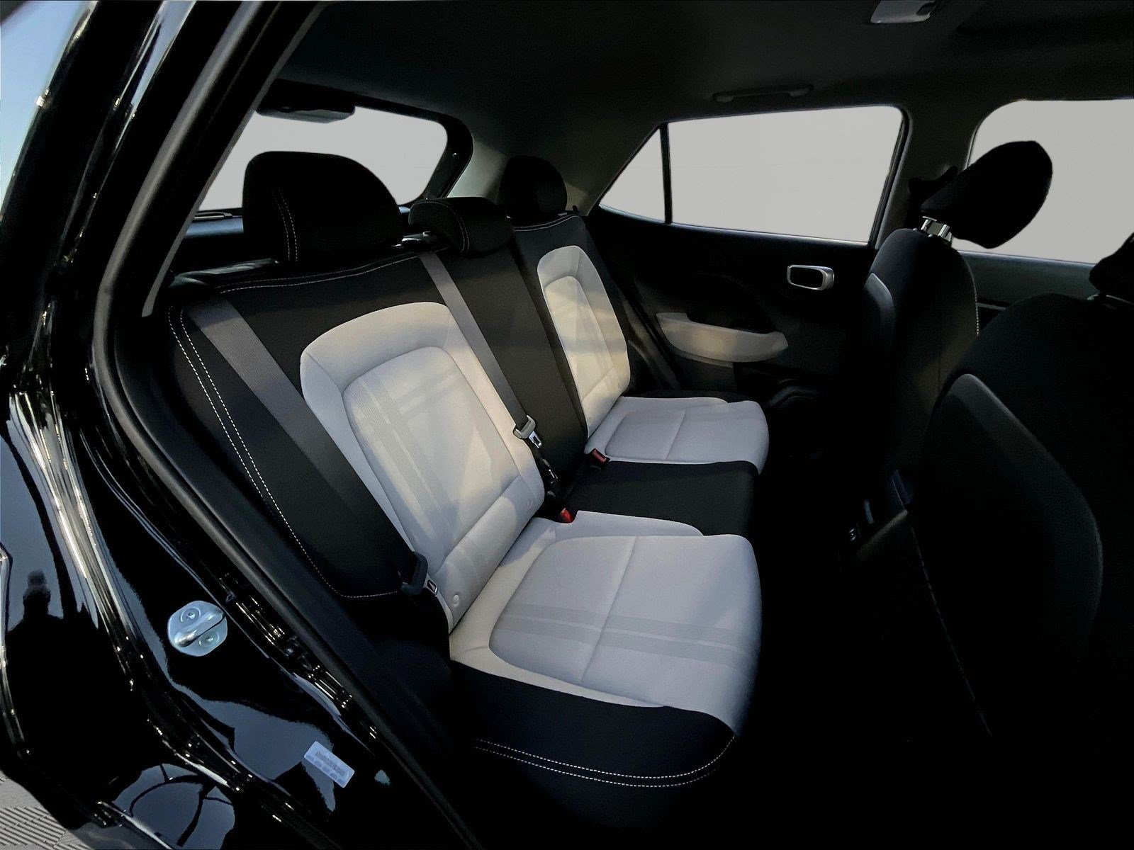 Used 2025 Hyundai Venue SEL FWD image 24
