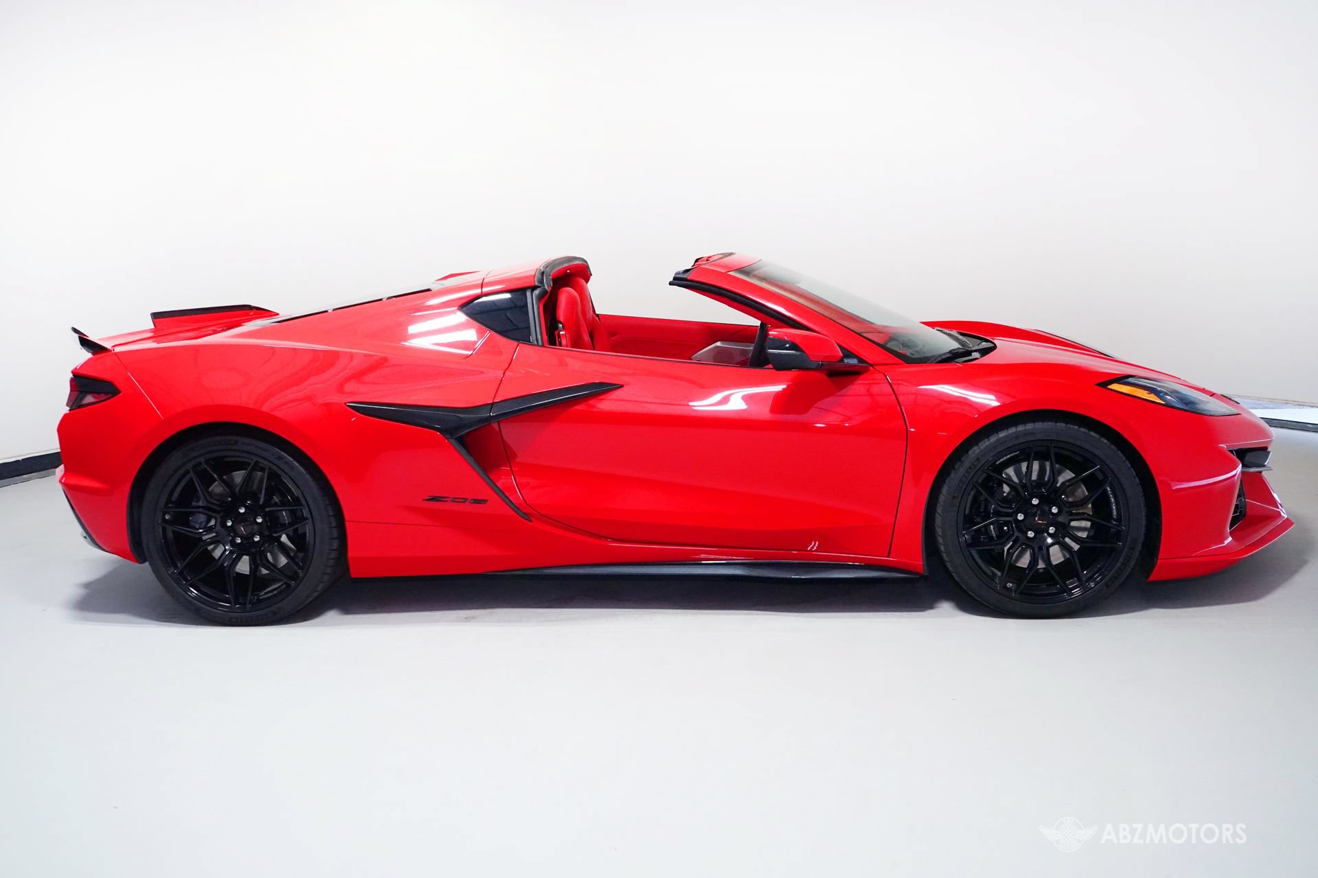 Used 2025 Chevrolet Corvette Z06 RWD image 3