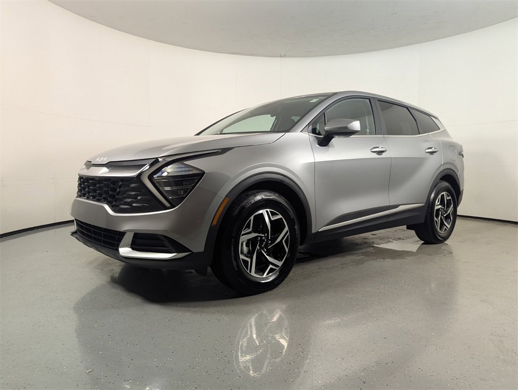 Used 2025 Kia Sportage LX image 3