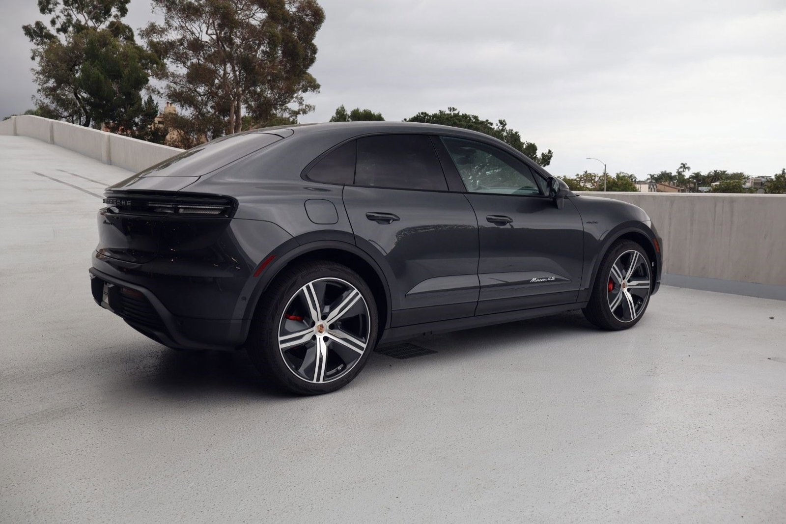 New 2025 Porsche Macan 4S Electric image 8