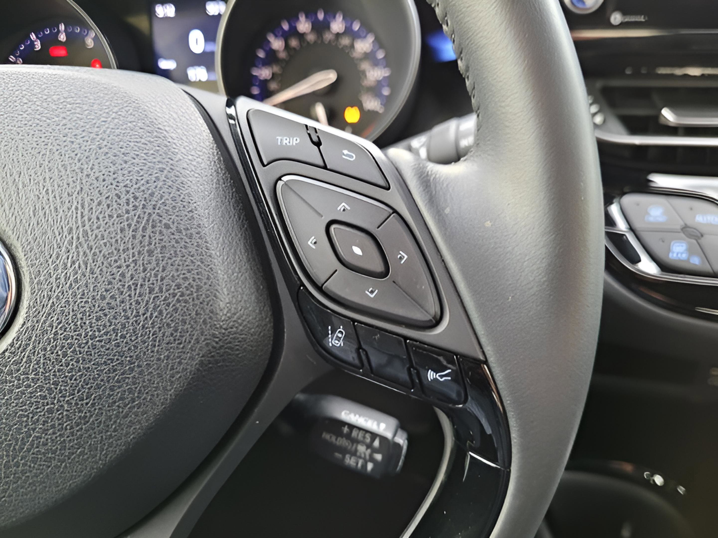 Certified 2021 Toyota C-HR XLE image 22