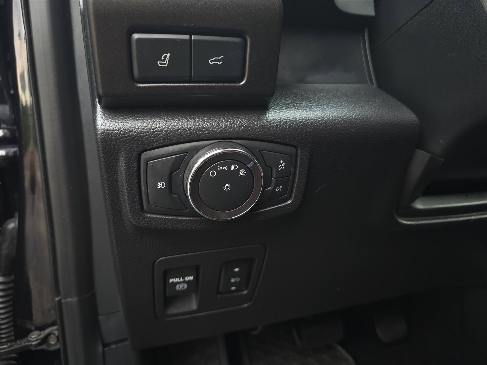 Used 2019 Ford Expedition Max Limited w/ Equipment Group 303A RWD image 25
